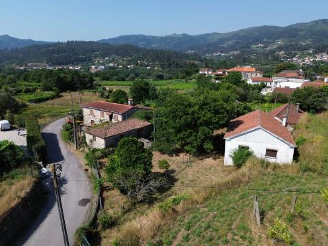 Quintinha com 4 moradias