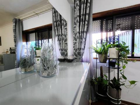 Apartamento T3 com elevador no Centro de Ponte da Barca