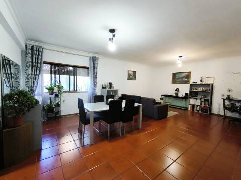 Apartamento T3 com elevador no Centro de Ponte da Barca