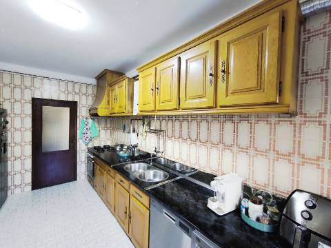 Apartamento T3 com elevador no Centro de Ponte da Barca