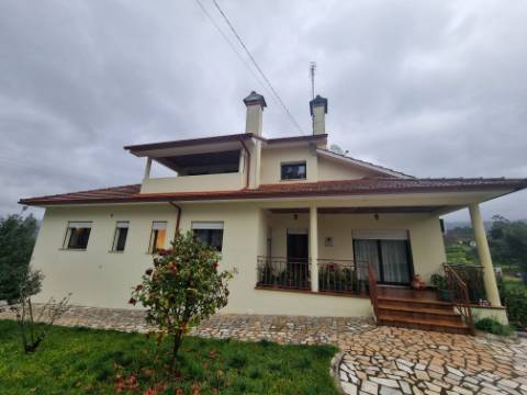 Moradia T4 lindas vistas, zona tranquila
