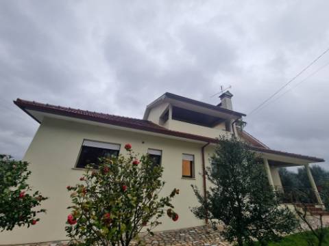 Moradia T4 lindas vistas, zona tranquila
