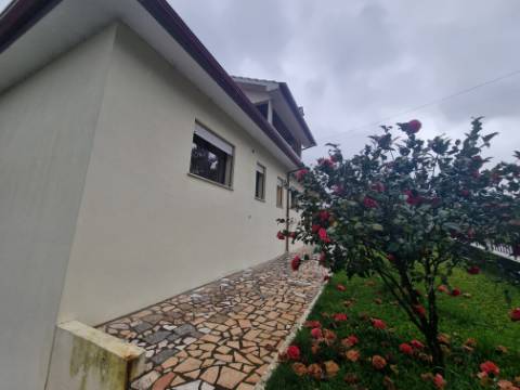 Moradia T4 lindas vistas, zona tranquila
