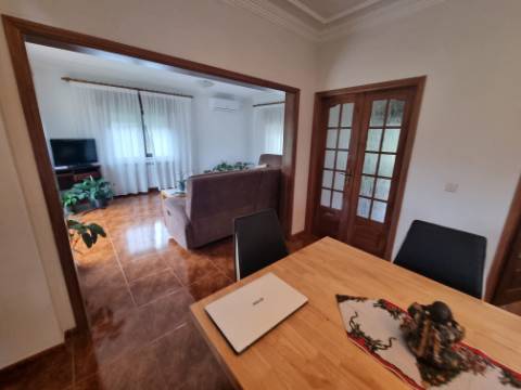 Moradia T4 lindas vistas, zona tranquila
