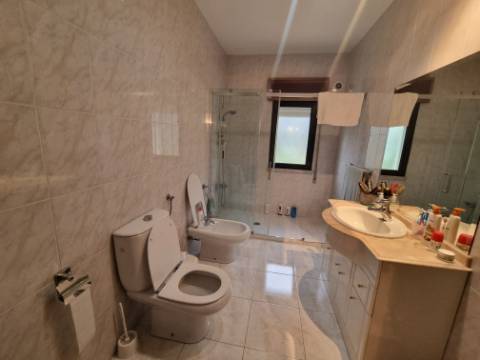 Moradia T4 lindas vistas, zona tranquila
