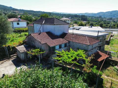 Terreno de Construção e Moradia para Restauro