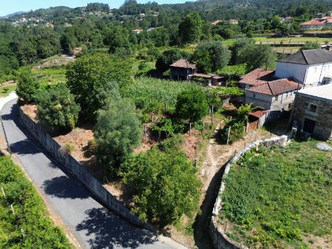 Terreno de Construção e Moradia para Restauro