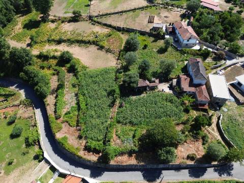 Terreno de Construção e Moradia para Restauro