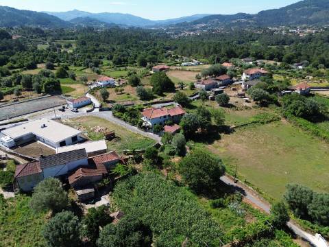 Terreno de Construção e Moradia para Restauro