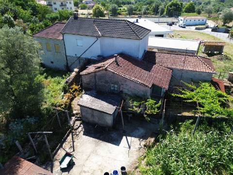 Terreno de Construção e Moradia para Restauro