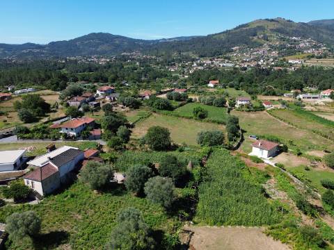 Terreno de Construção e Moradia para Restauro