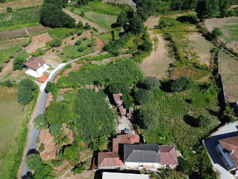 Terreno de Construção e Moradia para Restauro