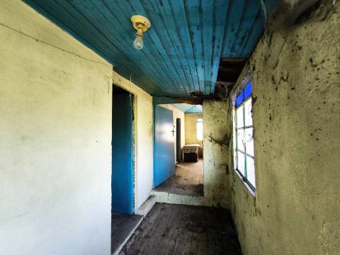 Terreno de Construção e Moradia para Restauro