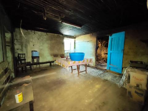 Terreno de Construção e Moradia para Restauro