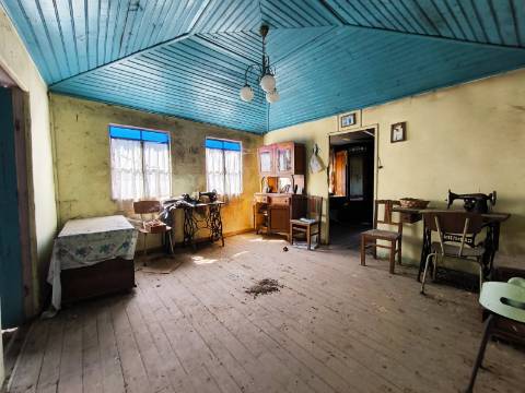 Terreno de Construção e Moradia para Restauro