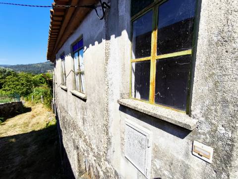 Terreno de Construção e Moradia para Restauro