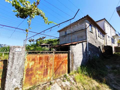 Terreno de Construção e Moradia para Restauro
