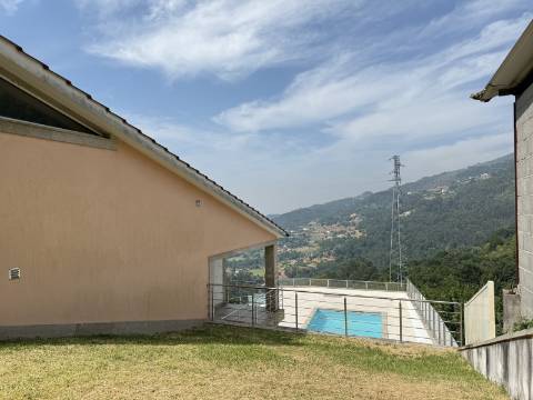 Moradia V4 c/ Piscina em Cendufe, Arcos de Valdevez