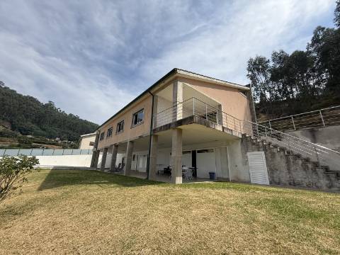 Moradia V4 c/ Piscina em Cendufe, Arcos de Valdevez