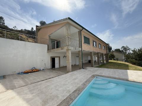 Moradia V4 c/ Piscina em Cendufe, Arcos de Valdevez