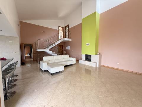 Moradia V4 c/ Piscina em Cendufe, Arcos de Valdevez