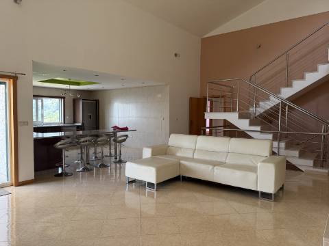 Moradia V4 c/ Piscina em Cendufe, Arcos de Valdevez