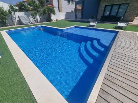 Moradia T4 de luxo perto da praia de 2019