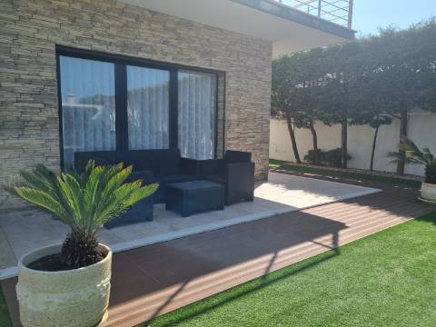 Moradia T4 de luxo perto da praia de 2019