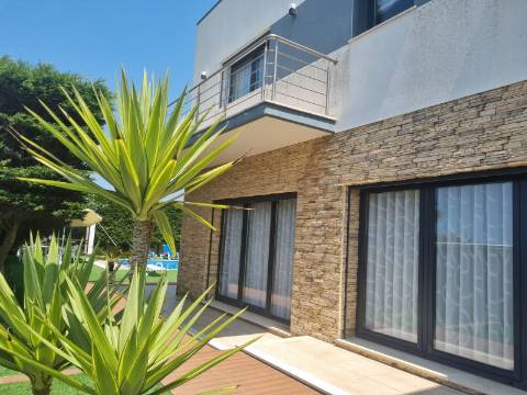 Moradia T4 de luxo perto da praia de 2019