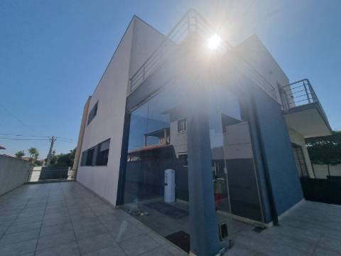 Moradia T4 de luxo perto da praia de 2019