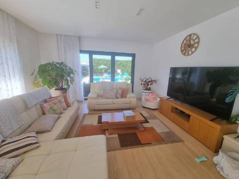 Moradia T4 de luxo perto da praia de 2019