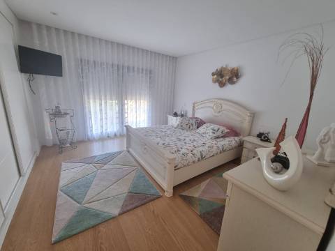 Moradia T4 de luxo perto da praia de 2019