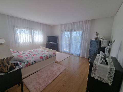 Moradia T4 de luxo perto da praia de 2019