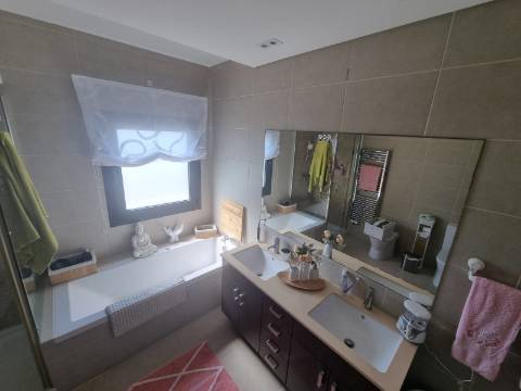 Moradia T4 de luxo perto da praia de 2019