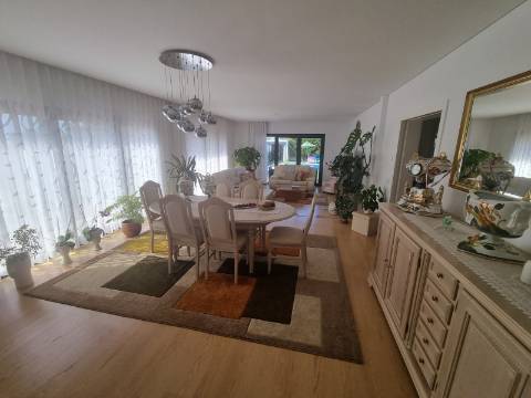 Moradia T4 de luxo perto da praia de 2019