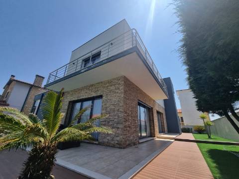 Moradia T4 de luxo perto da praia de 2019