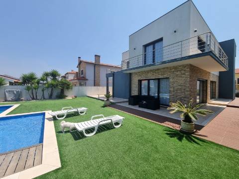 Moradia T4 de luxo perto da praia de 2019