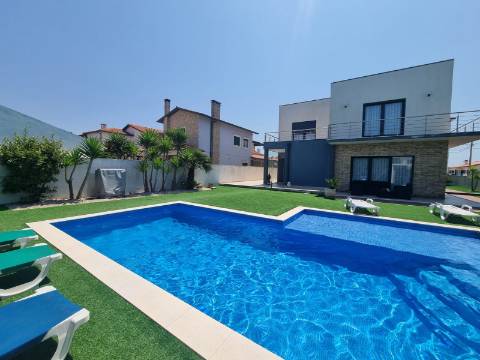 Moradia T4 de luxo perto da praia de 2019