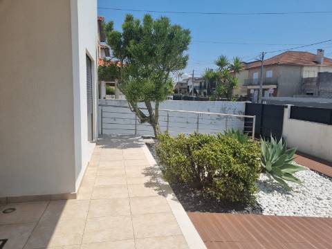 Moradia T4 de luxo perto da praia de 2019