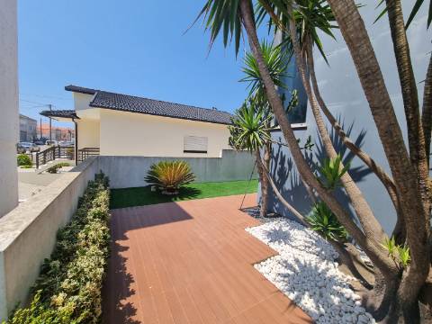 Moradia T4 de luxo perto da praia de 2019