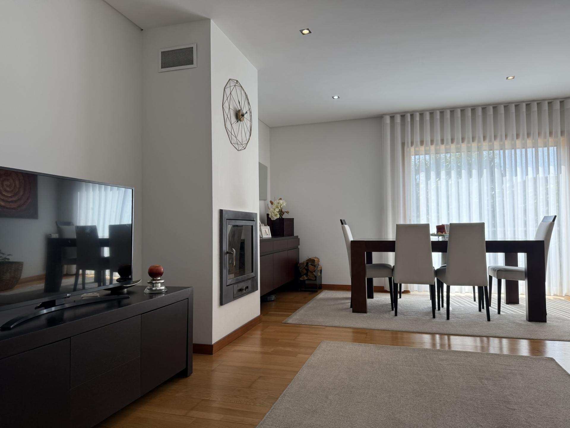 Apartamento T3 com Garagem - Guilhadeses, Arcos de Valdevez