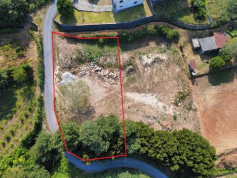 Terreno de Construção com Bons Acessos