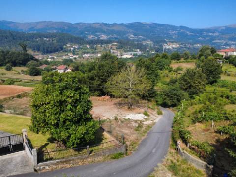 Terreno de Construção com Bons Acessos