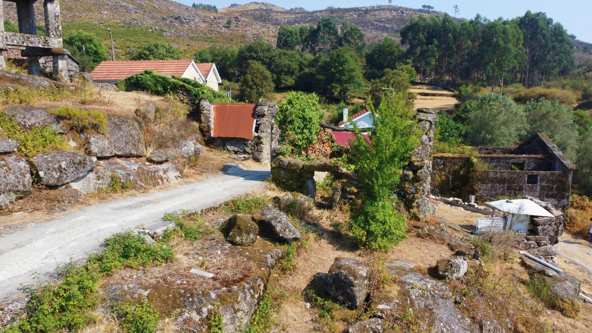 Pequena Ruína para Restauro ou Estacionamento - Paredes do Vale, Arcos de Valdevez