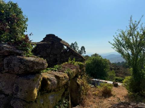 Pequena Ruína para Restauro ou Estacionamento - Paredes do Vale, Arcos de Valdevez