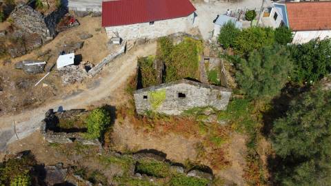 Ruína para Restauro com Terreno e Anexos - Paredes do Vale, Arcos de Valdevez