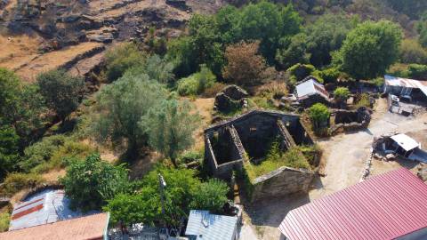Ruína para Restauro com Terreno e Anexos - Paredes do Vale, Arcos de Valdevez