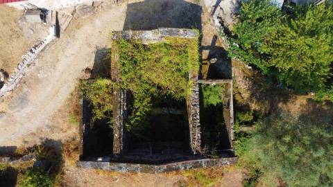 Ruína para Restauro com Terreno e Anexos - Paredes do Vale, Arcos de Valdevez