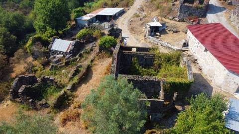 Ruína para Restauro com Terreno e Anexos - Paredes do Vale, Arcos de Valdevez