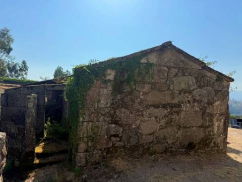 Ruína para Restauro com Terreno e Anexos - Paredes do Vale, Arcos de Valdevez